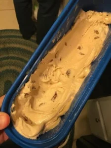 Freezer-friendly ice cream container